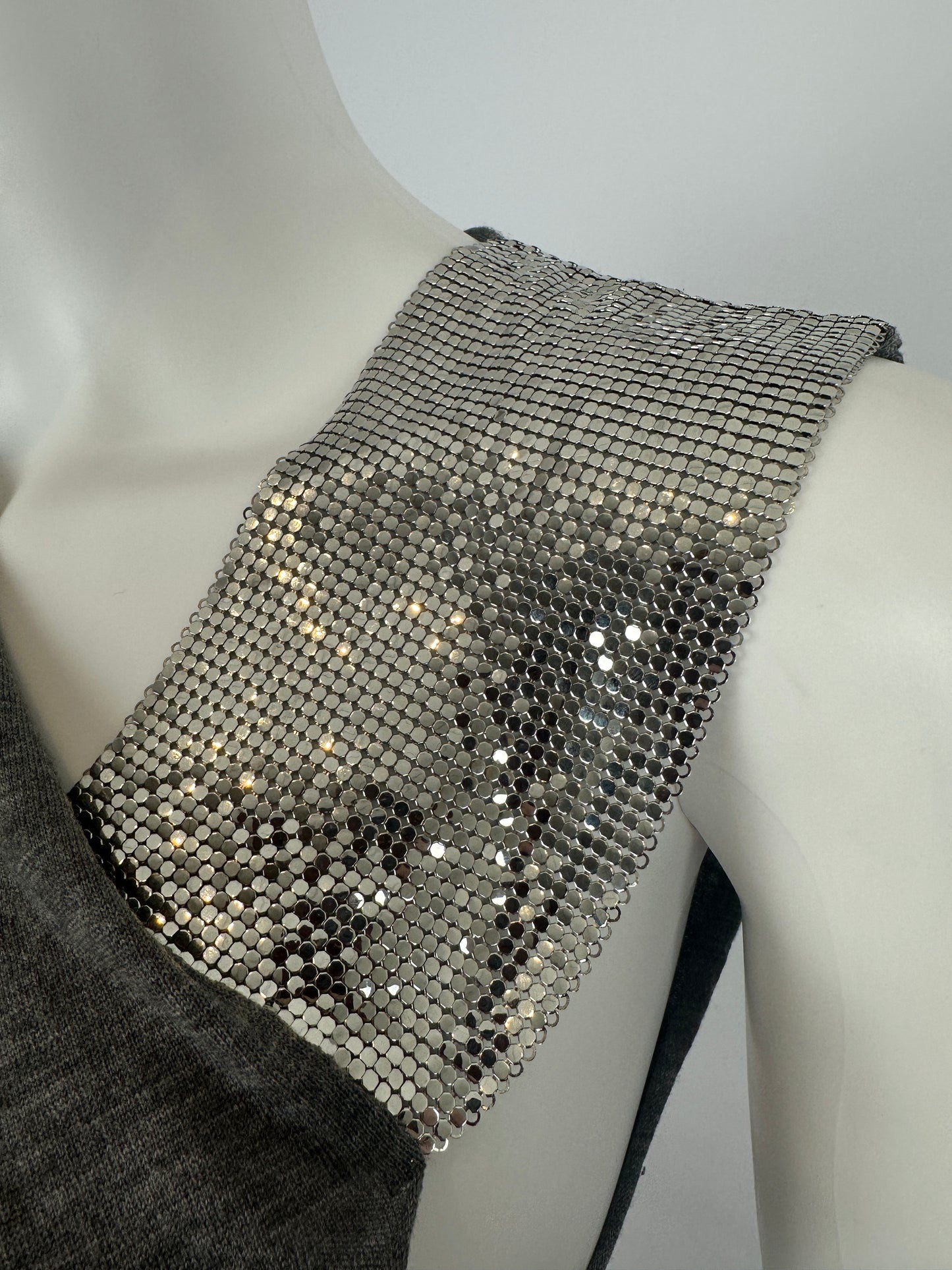 Mannequin wearing a sparkling silver choker on a plain background