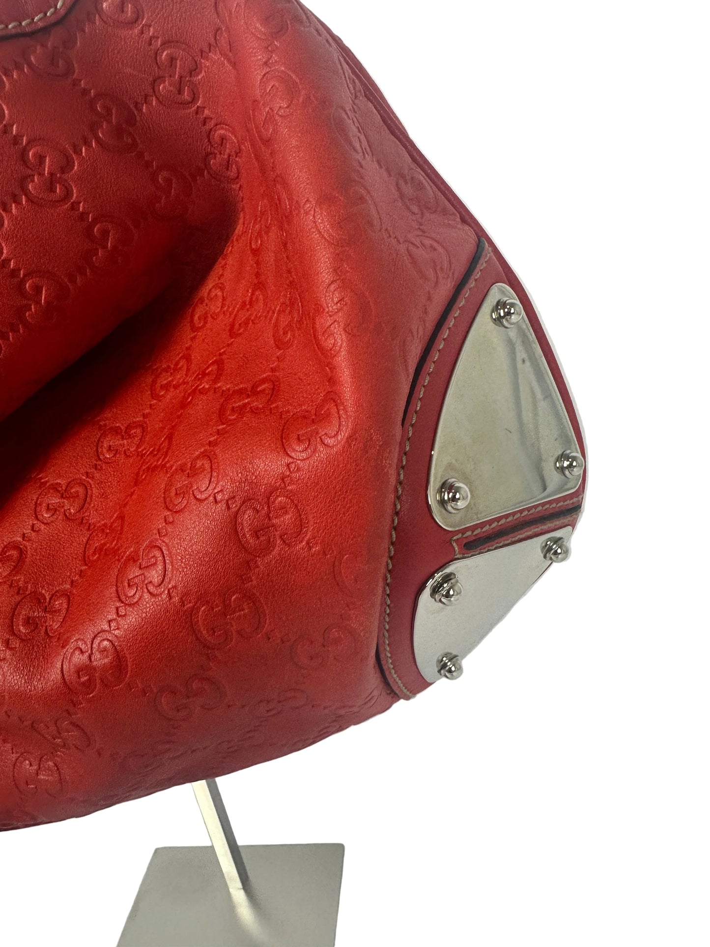 gucci red indy bag close up