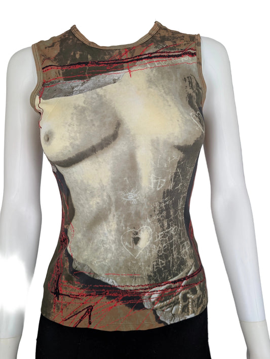 Sleeveless top with abstract design on a mannequin against a gray background